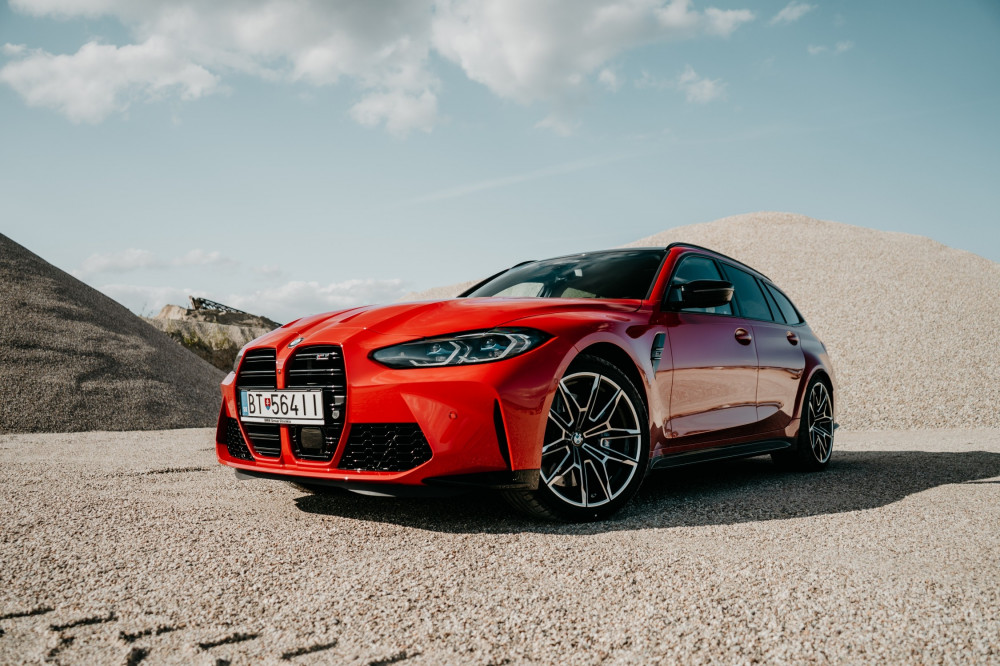 Audi RS 4 Avant vs BMW M3 Touring